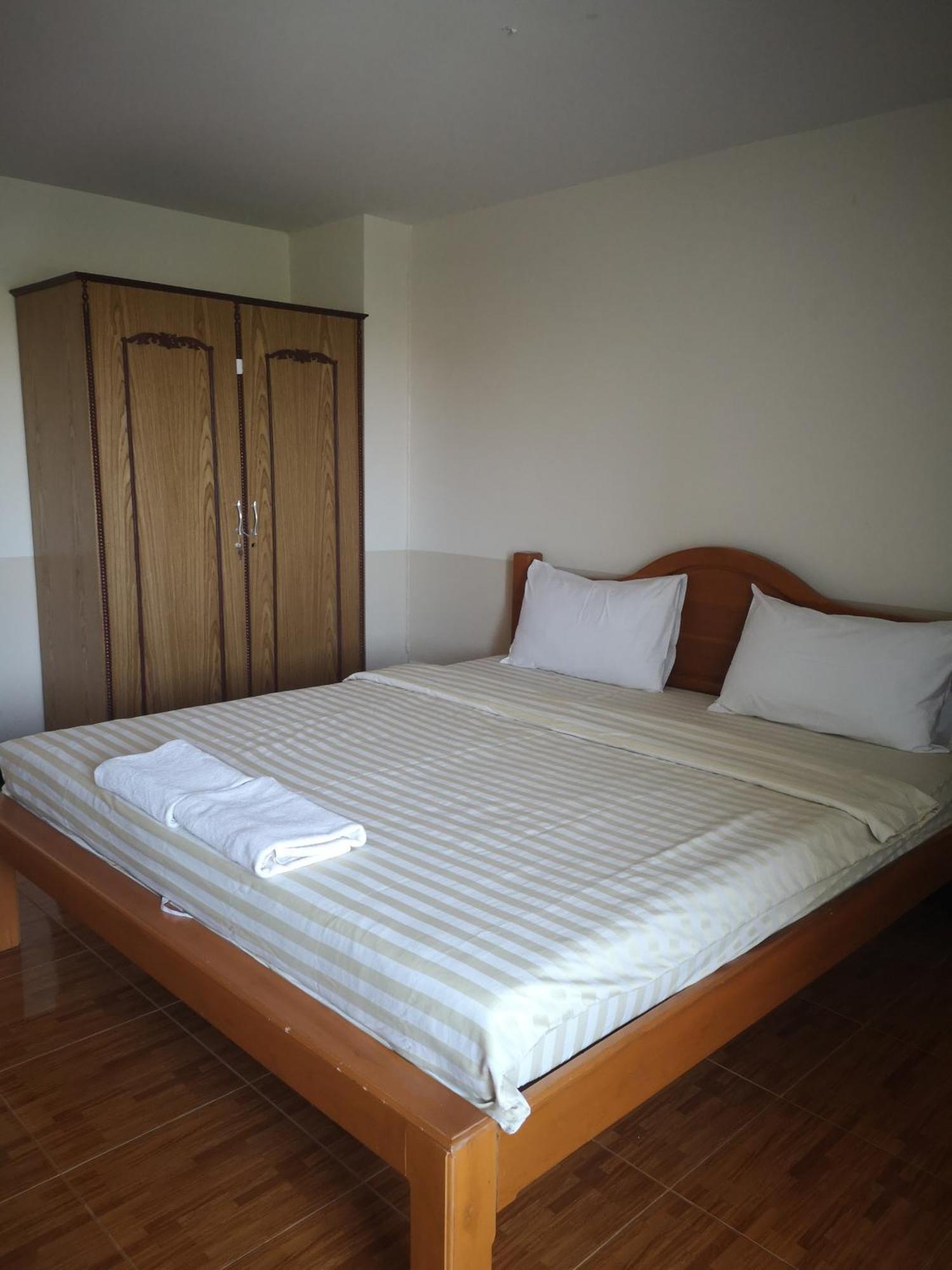 Sab Suwarn Mansion Hotel Супхан Бури Екстериор снимка